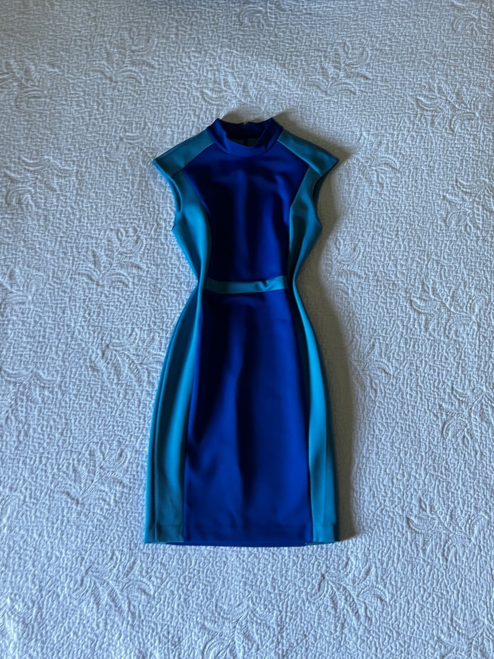 NWT - Calvin Klein - ‘Colorblock Sheath Dress’ - Size 6